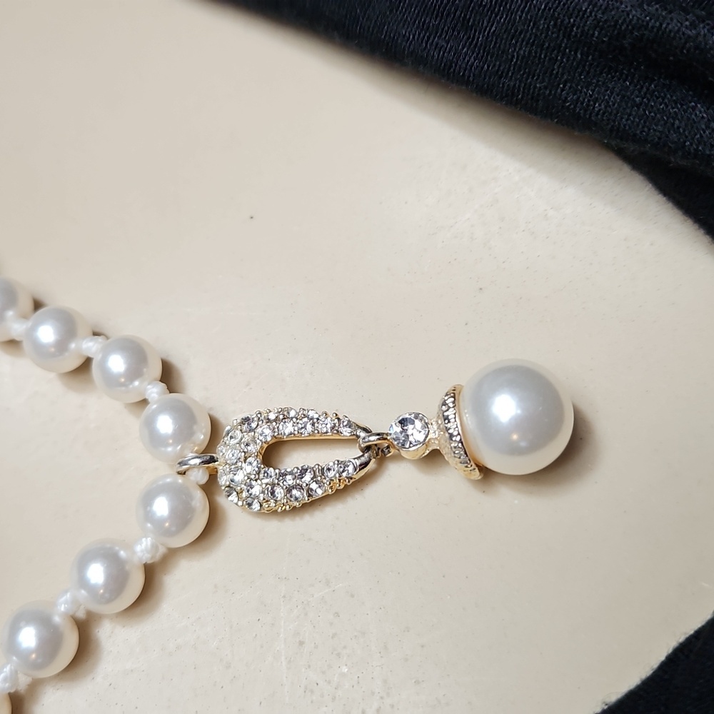 GOLDTONE FAUX PEARL NECKLACE WITH FAUX PEARL PENDANT - Picture 2 of 7